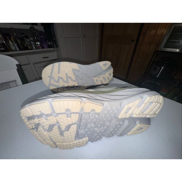 Hoka Bondi L Barley Oat Milk Size 13 New - Picture 6 of 8